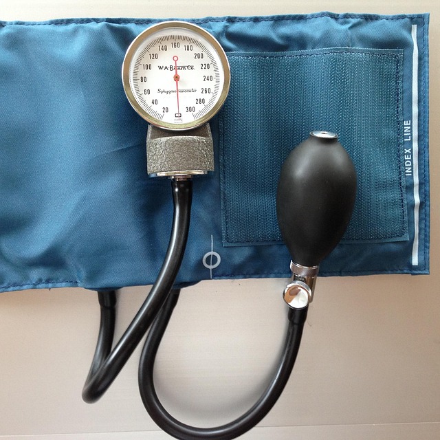 sphygmomanometer-915652_640